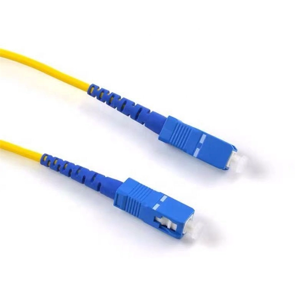 Does a fiber optic transceiver split light 