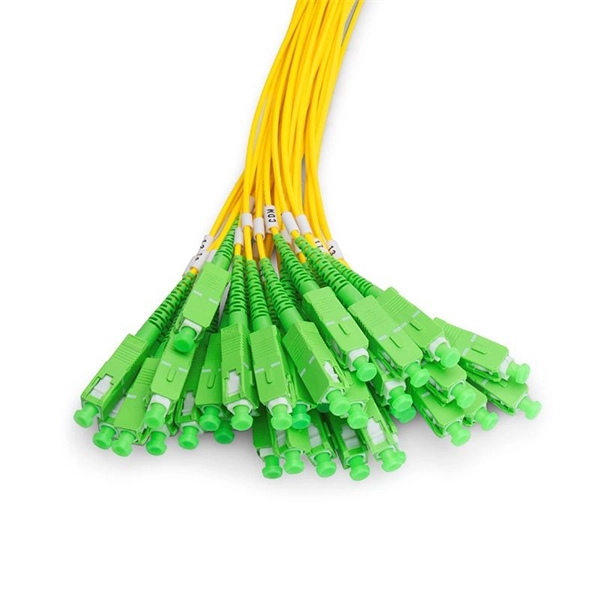 Convenient outdoor aerial fiber optic cable