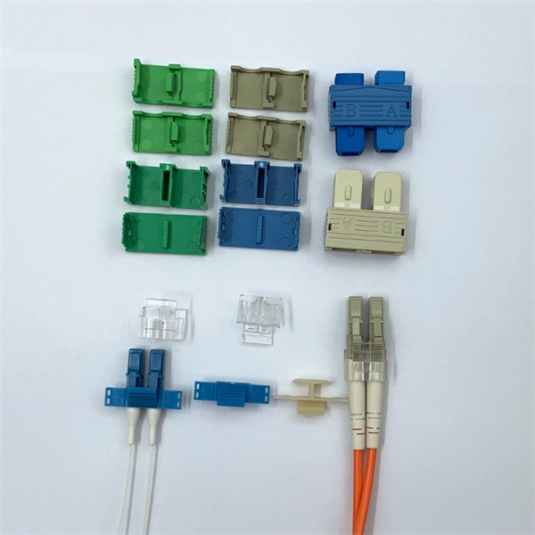 Which appliances are connected to the distribution box 