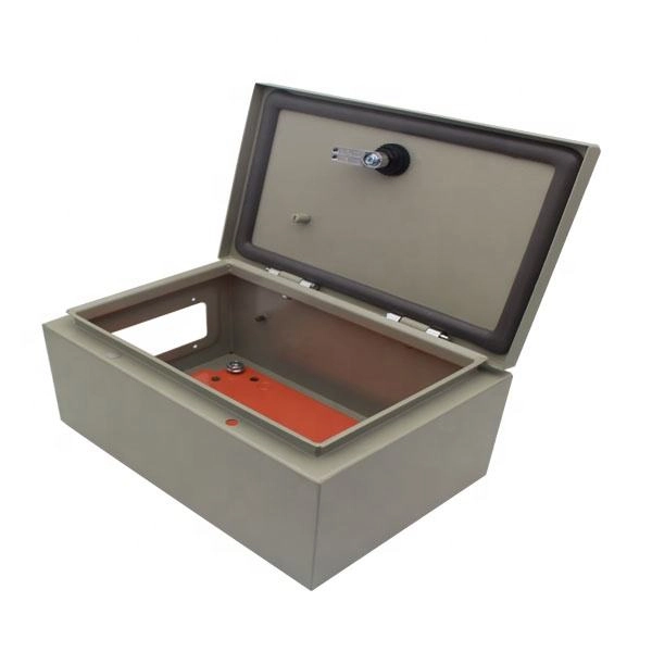 Grounding of circuit breaker distribution box
