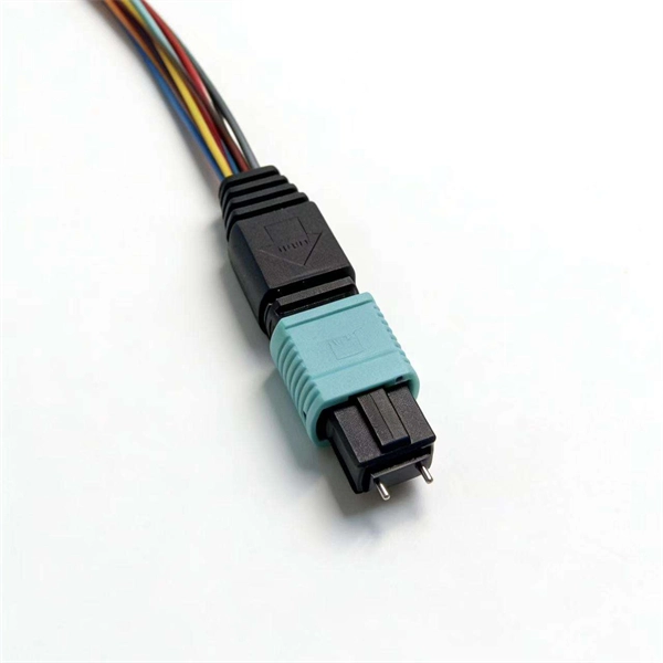 How many cores are in a 610 optical cable 